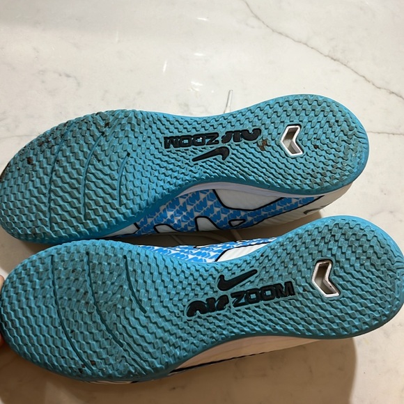 Nike Air Futsal shoes! Only used a couple times and in great condition! - Picture 3 of 4